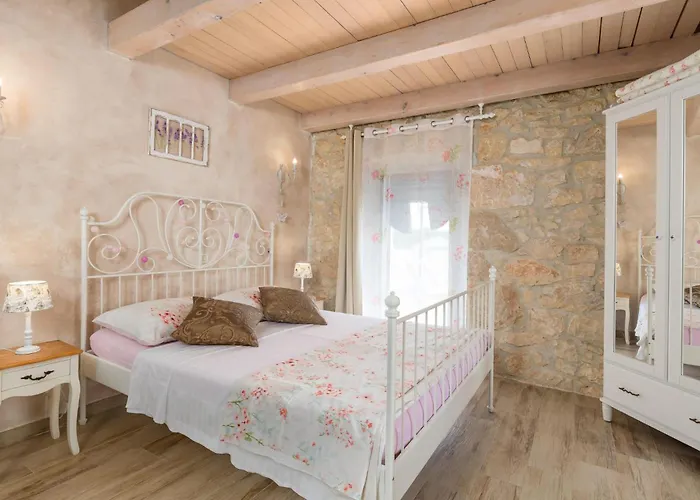 Feriehus Cozy In With Wifi Kras